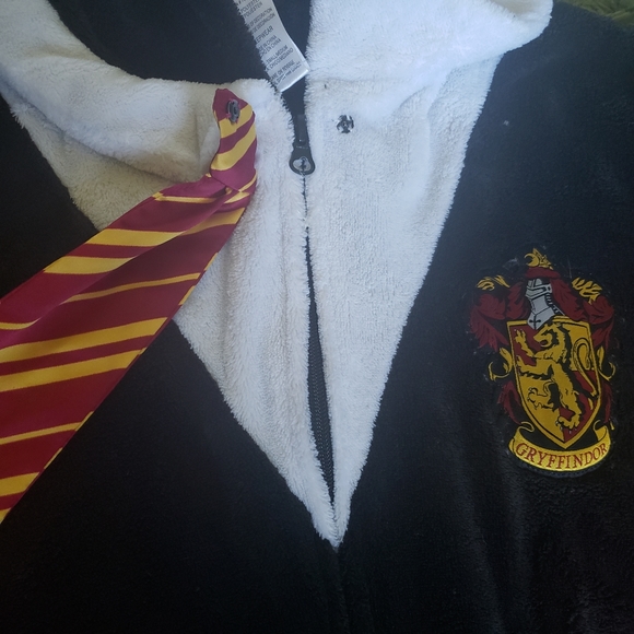 HARRY POTTER GRYFFINDOR HOODED ONSIE - S/M - Picture 9 of 13